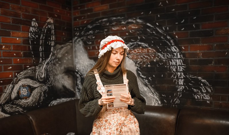 Выездные квесты на Международный женский день: организаторы проводят игру в школе Almaty